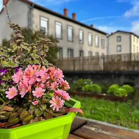 Apartment A L'ancienne Ecole Saint-Ours (Puy-de-Dome)