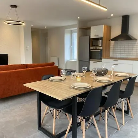 Apartment A L'ancienne Ecole Saint-Ours (Puy-de-Dome)
